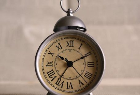 48 Hours - Gray Analog Clock Displaying at 10:36